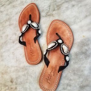 Resort thong sandals size 7 by Skemo